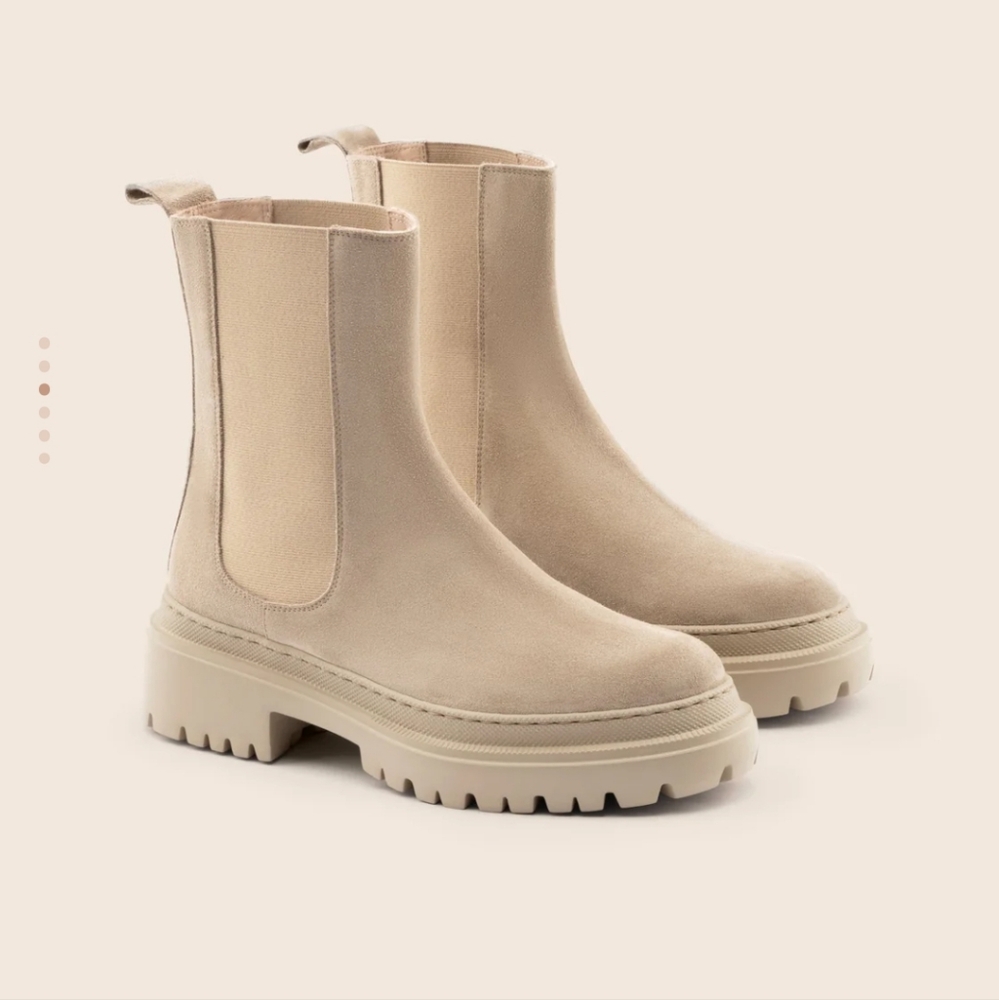 Beige Chelsea Boots